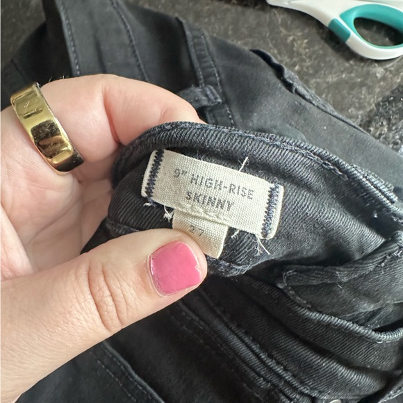 Madewell (27) 9” High Rise Skinny Jean in Black - Picture 8 of 9